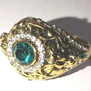 Elegant Golden Lion and Green Gemstone Mens Ring Sz 10